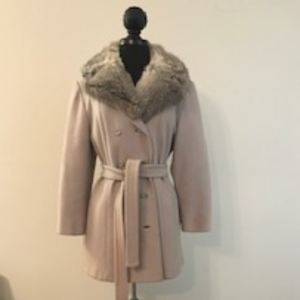 BEAUTIFUL Lang's Vintage Coat with Fur Collar